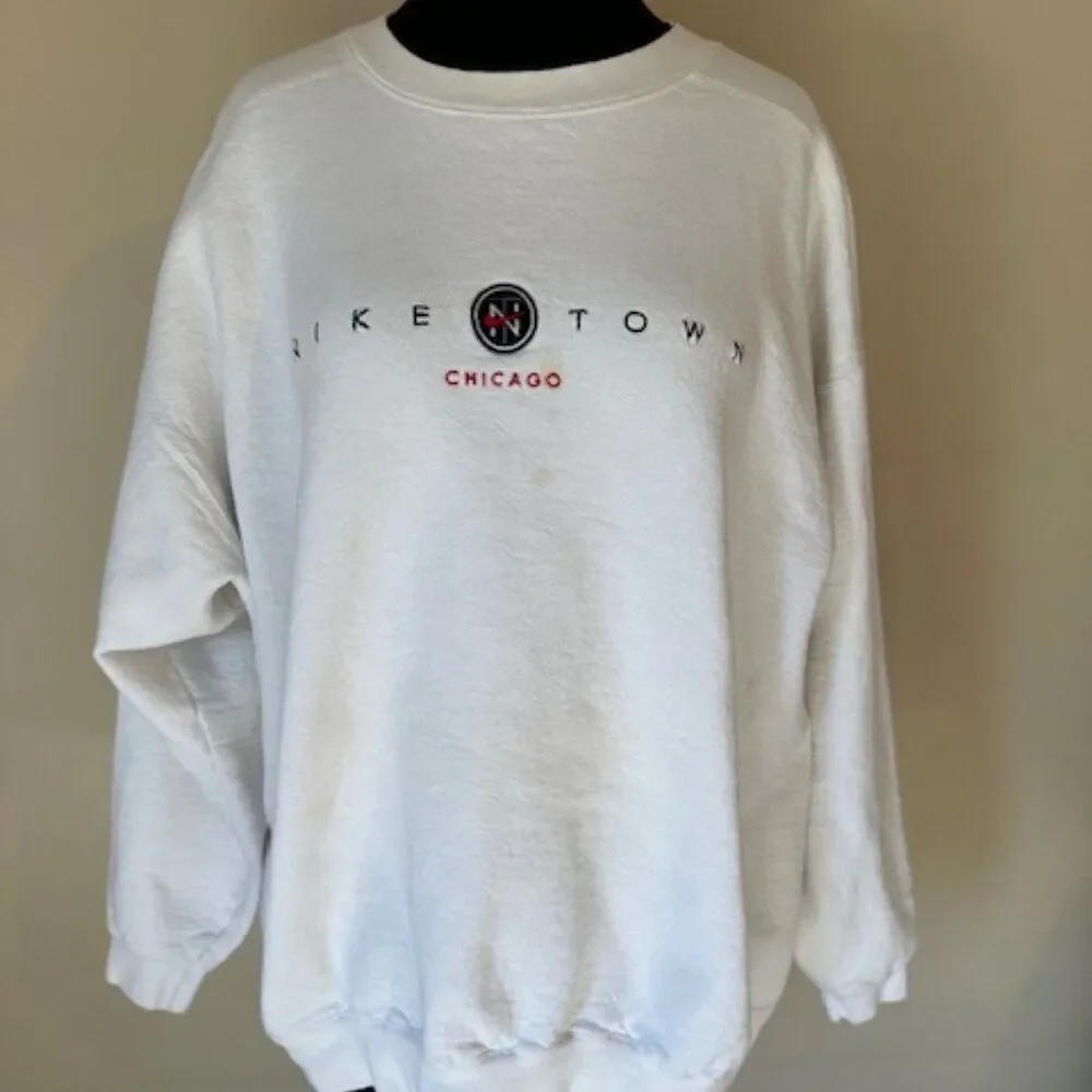 Rare Vintage 90s Nike Town Chicago Embroidered Sweatshirt 8553